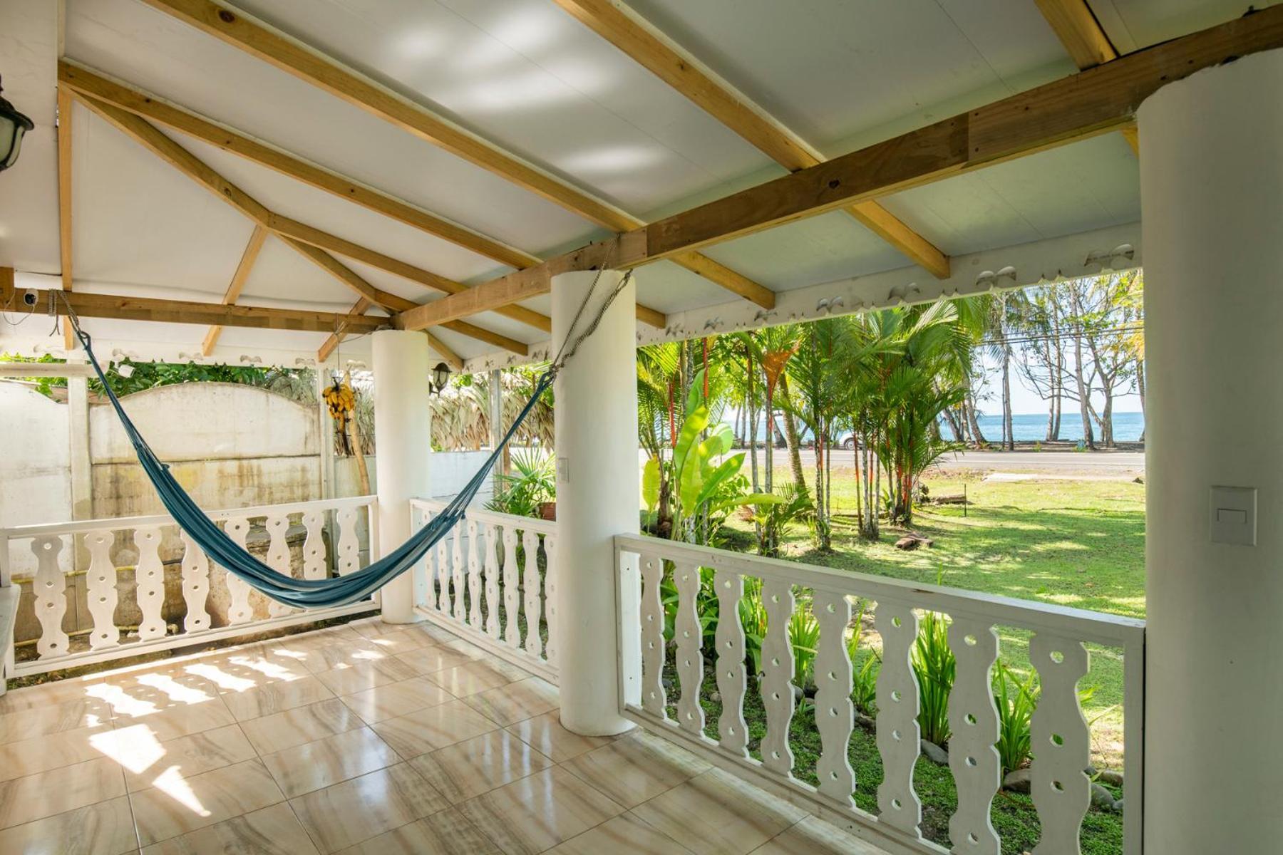 Casa Blanca Beachfront House With Shared Pool Access Pangea Lodge Manzanillo  Exteriér fotografie