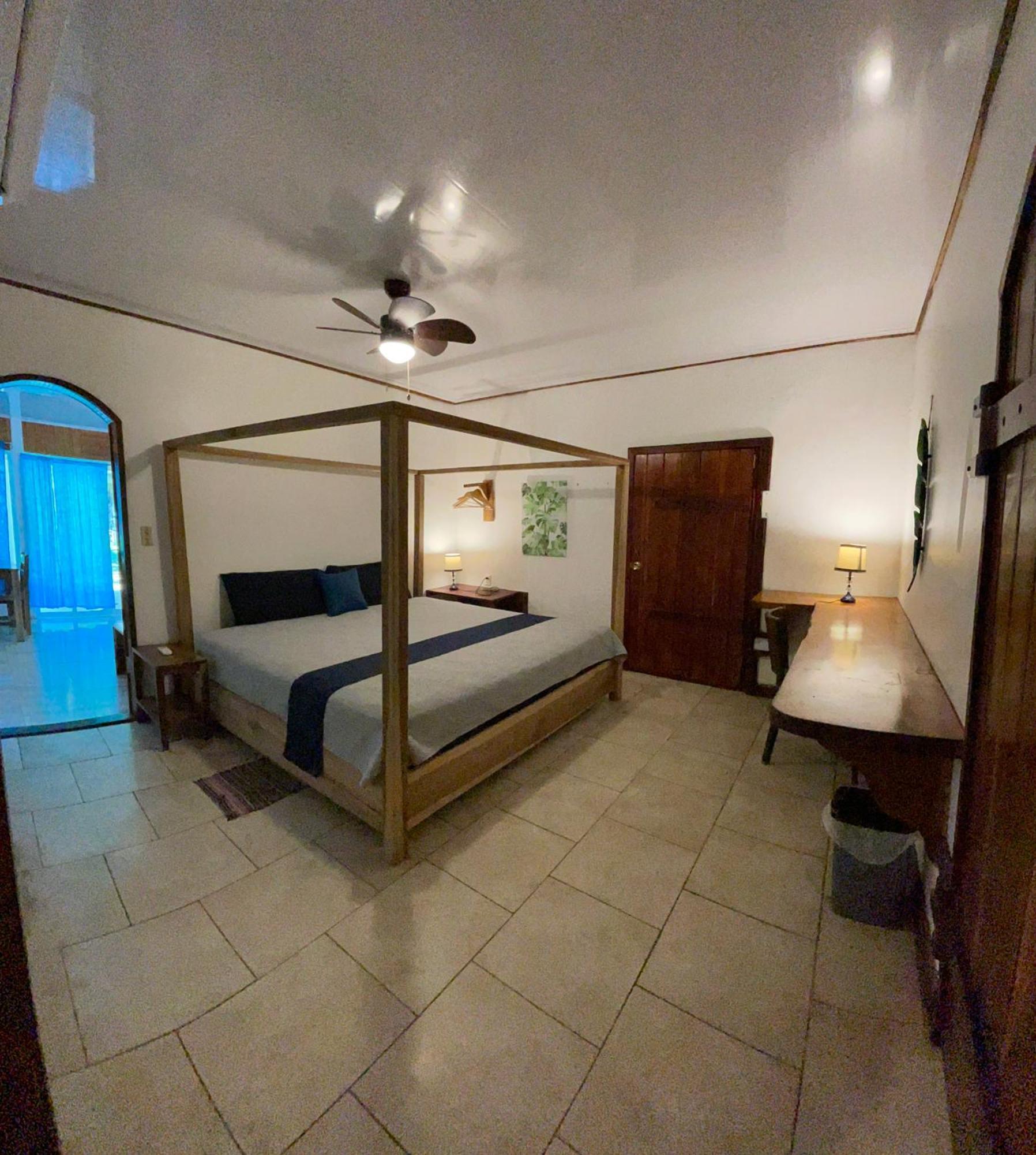 Casa Blanca Beachfront House With Shared Pool Access Pangea Lodge Manzanillo  Exteriér fotografie